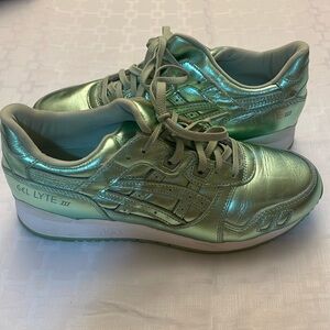 RARE GREEN ASICS GEL LYTE III SHOES - WOMEN'S SIZE 9